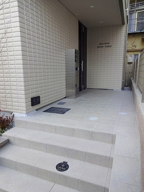 MAISON HIGH TREEのエントランス