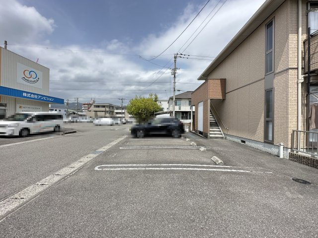 ダイヤメゾン F棟の駐車場