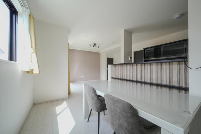 宇都宮市西川田南２丁目　4ＬＤＫ　中古住宅の居間・リビング