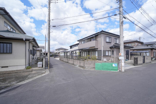 宇都宮市西川田南２丁目　4ＬＤＫ　中古住宅の前面道路含む現地写真