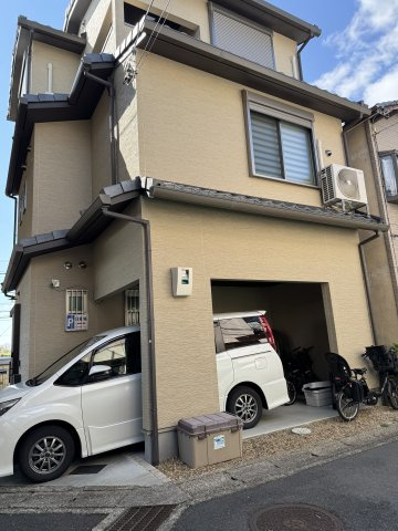 嵯峨嵐山駅徒歩4分　築2022年　民泊運営中中古戸建の外観|3階建てのボリュームある建物で収益利用・自己利用の双方に対応可能な間取り構成です。