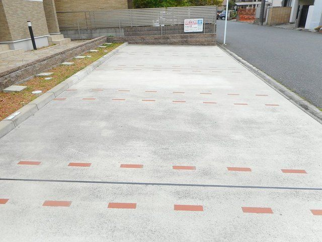 ファイン幸友の駐車場
