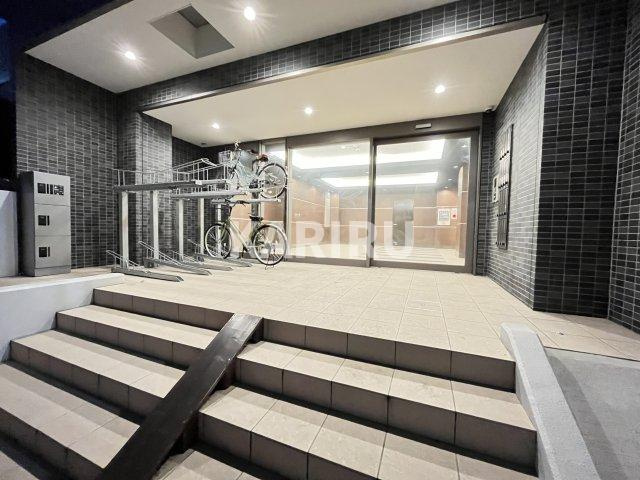 ヴィラナリー関目のエントランス|建物外観を気になさる方へ、見た目の良い物件です