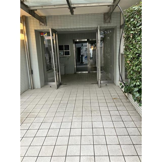 エクセラン池袋のエントランス