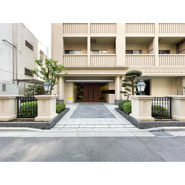 CASA EST CORTAのエントランス