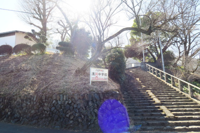 八王子市立浅川中学校まで900m