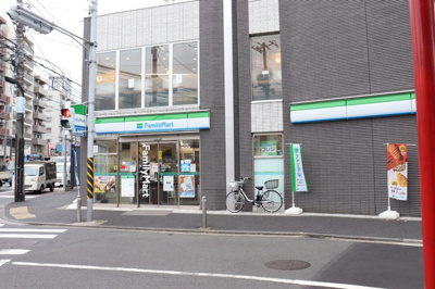 ファミリーマート 横浜西神奈川三丁目店まで240m