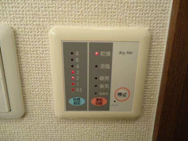 クローバーの設備|浴室乾燥パネル