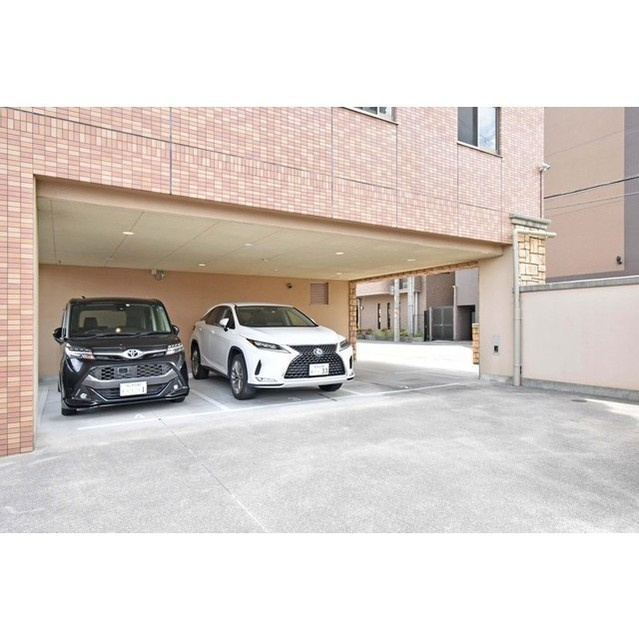 ラルテ中津の駐車場