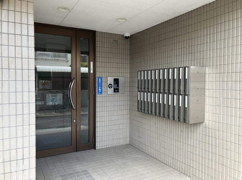 ウィング烏森のエントランス