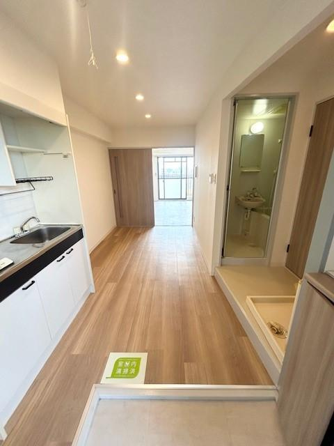 ウィング烏森の玄関