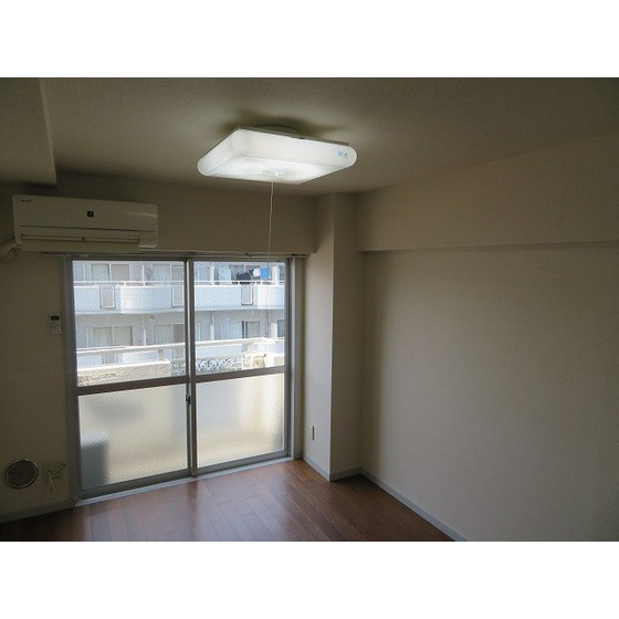 エレガンス綾瀬５の居間・リビング|洋室