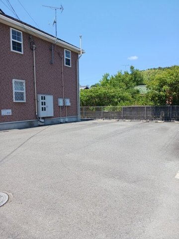 プラシードの駐車場