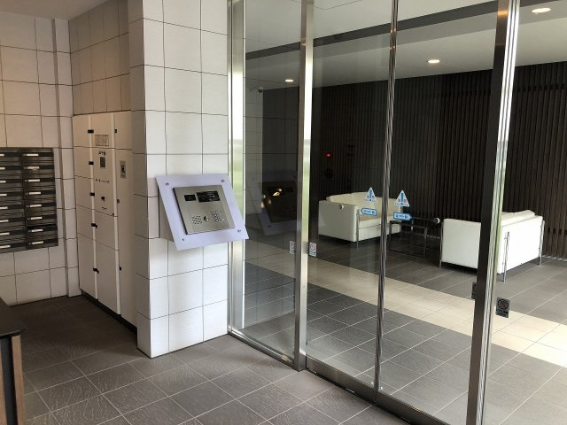 クロスベル森下のエントランス