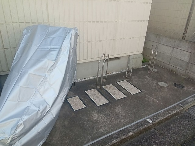 MAISON.　J　（メゾンジェイ）の駐車場