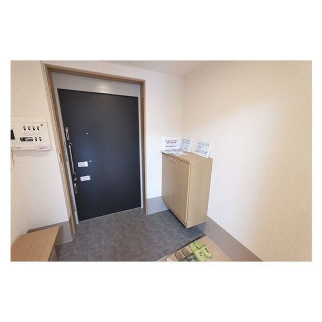 羽島郡岐南町野中７丁目のアパートの玄関