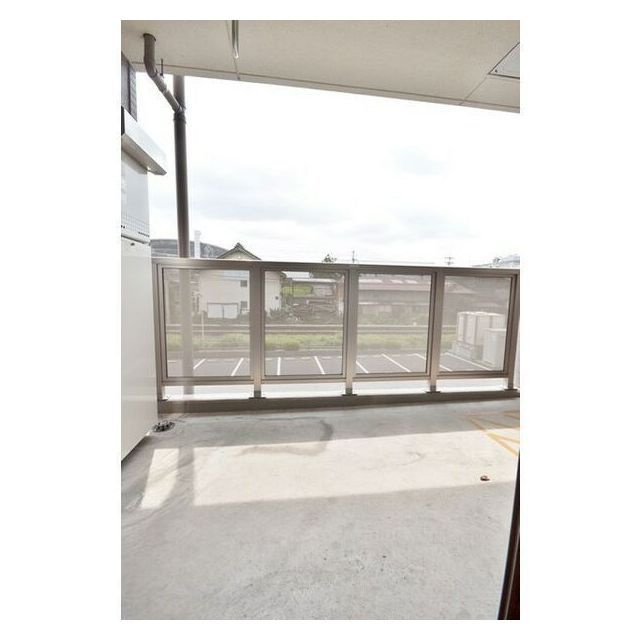 各務原市鵜沼川崎町３丁目のアパートのバルコニー