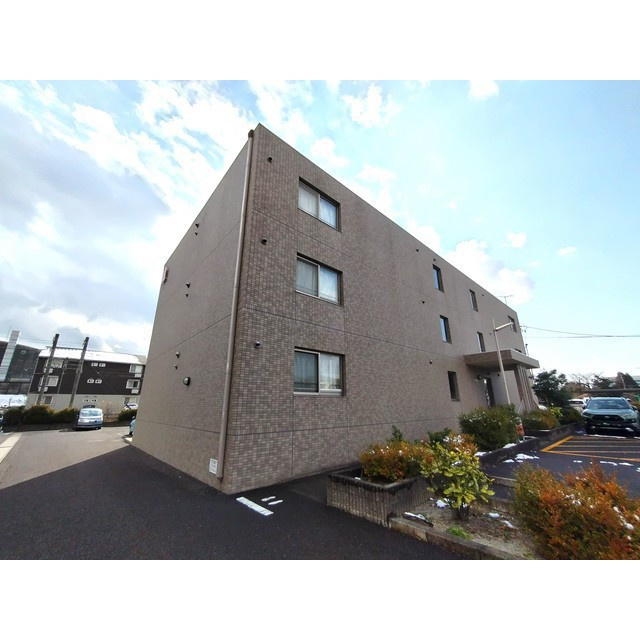 各務原市鵜沼川崎町３丁目のアパートの外観