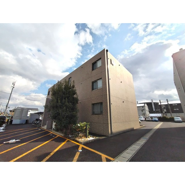 各務原市鵜沼川崎町３丁目のアパートの外観