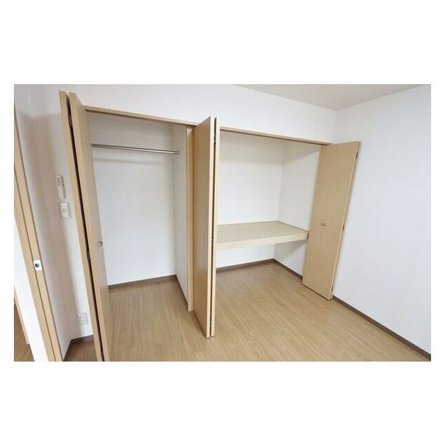 各務原市鵜沼川崎町３丁目のアパートの収納