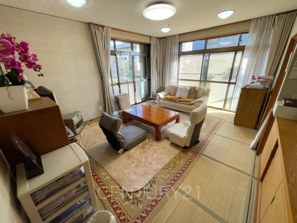 富士見町小暮中古一戸建ての和室|和室からお庭の眺望良好です。