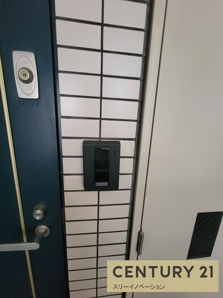 大阪市港区市岡元町３丁目の賃貸マンションのセキュリティ|★玄関ドアにもインターホン完備★