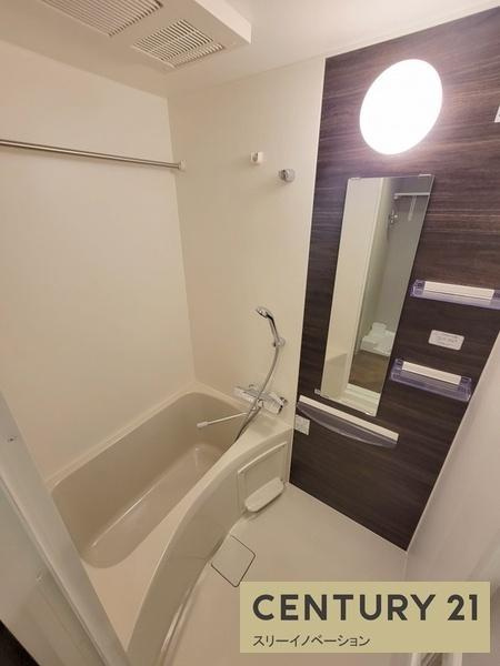 Louis Residence 弁天町の収納|★ウォークインクローゼット★