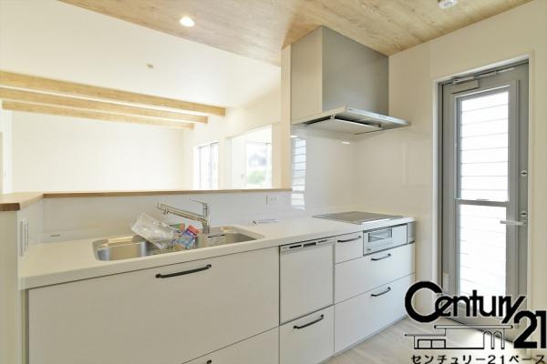 桜井市三輪 １号地 ／一戸建のキッチン|■現地撮影写真■家族とのコミュニケーションがとりやすい人気のカウンターキッチン！食洗器付きで洗い物も楽々！
