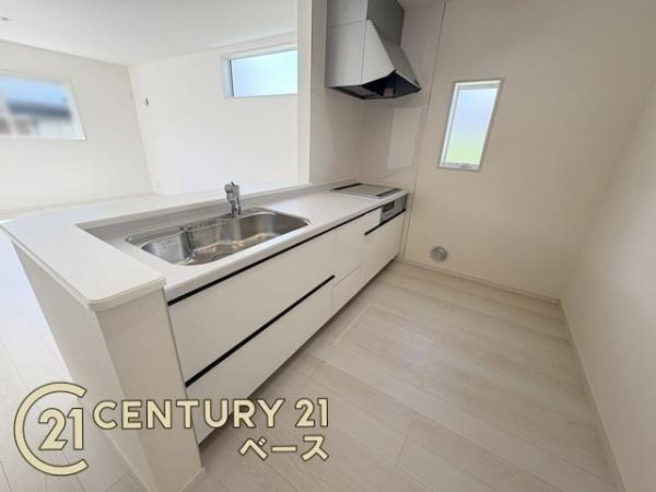 リーブルガーデン中菜畑 ２号棟 ／新築一戸建の内観：施工例|■家族とのコミュニケーションがとりやすい人気のカウンターキッチン！■
