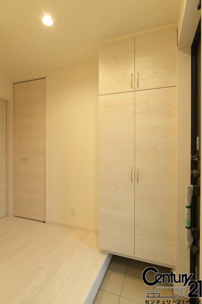 リーブルガーデン中菜畑 ３号棟 ／新築一戸建の内観：施工例|■玄関には大容量シューズボックス完備！■