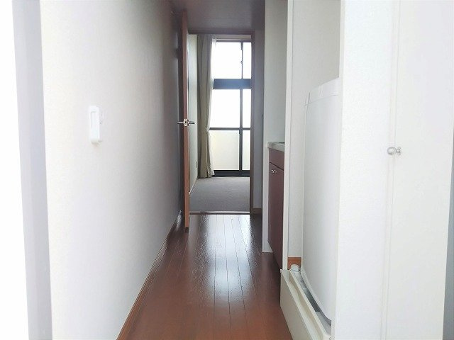 レオパレスアイーダの玄関