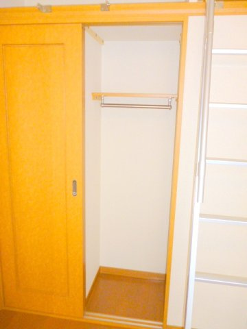 レオパレスブリスクコートの内装|クローゼット