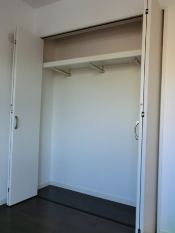 扶桑町柏森西前８１ＫＯＤＡＴＥＸⅠの収納|※同室タイプの画像です。内装の色などが異なる場合があります。