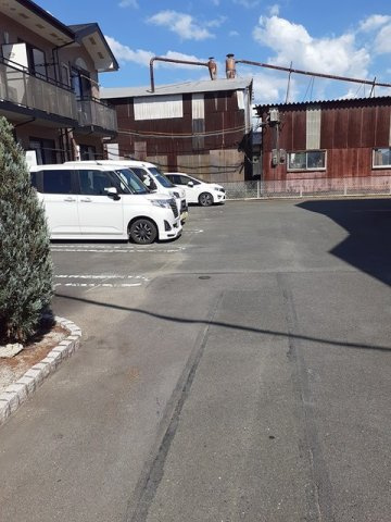 ボンヌ・シャンス二番館の駐車場