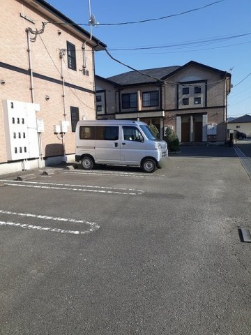 ボンヌ・シャンス二番館の駐車場