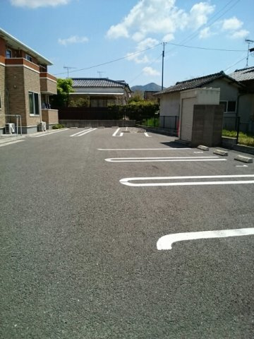 パストラルの駐車場