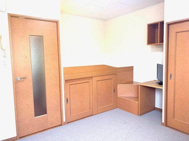 レオパレスヴェルブィルの居間・リビング