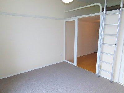 レオパレスニスモの居間・リビング|202号室は家具無のお部屋です