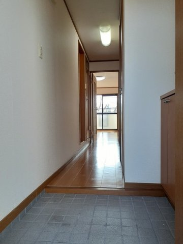 ローレル本町の玄関