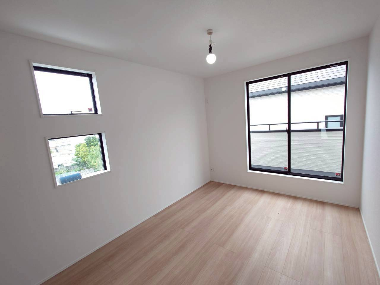 ★★沖縄市桃原-①号棟（全2棟）の洋室|明るい洋室です