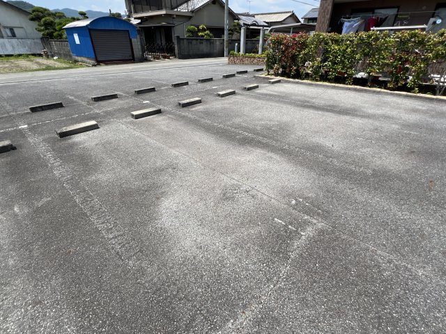ハイツエトワールの駐車場