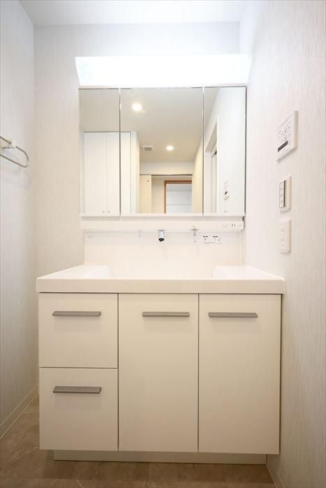 リーデンススクエア所沢　中古マンション　4階の独立洗面台