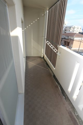 【バルコニー】 | court遊悠館 | 303号室の写真になりますのでご了承くださいませ
