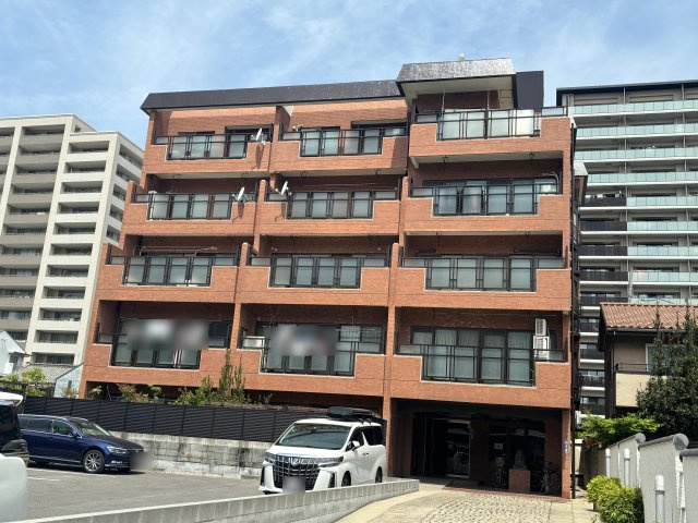 ライオンズマンション白壁の外観