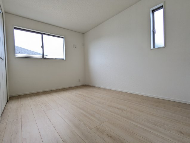 笠間市旭町　第９の洋室|いつかは子供部屋として使いたい...お子様の成長に合わせて机やベッドを配置し将来を見越しての住まいを～