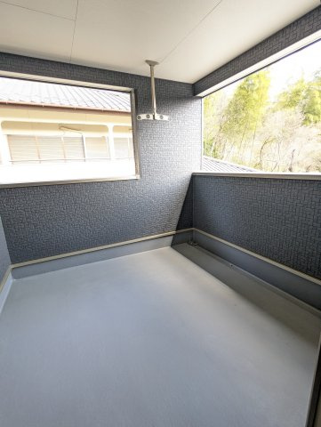 笠間市旭町　第９のバルコニー|ルーフバルコニーで家族全員の洗濯物の干せちゃいます！屋根付きで急な雨でも安心！（同施工物件）