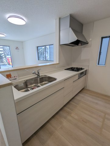 笠間市旭町　第９のキッチン|お洒落なカウンターキッチン♪カウンター越しからリビングが見渡せるので、お子様の様子を見守りながらお料理が作れる嬉しいカウンターキッチン♪（同施工物件）