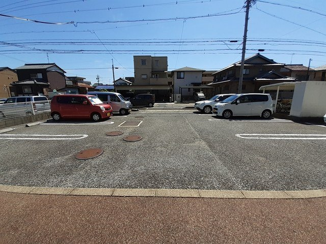 ピュア　ウィンドの駐車場