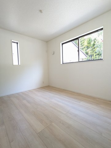 笠間市旭町　第９の洋室|木の温もりがナチュラルで窓から差し込む優しい光にぴったりの空間プライベート空間が楽しめます～（同施工物件）