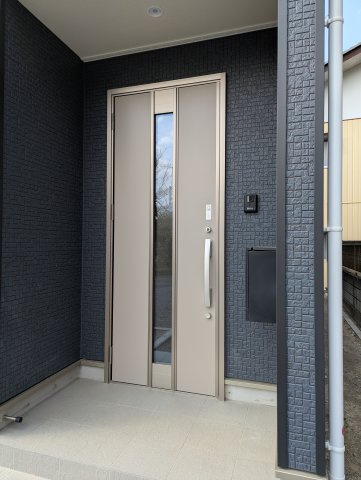 笠間市旭町　第９の玄関|しっくで落ち着いた雰囲気の玄関です。玄関は住まいの（顔）です～♪新しい生活を新しい家で♪（同施工物件）